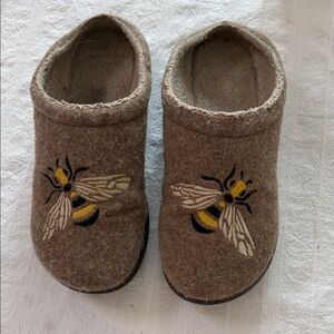 L.L. Bean Tan Slippers with Bee Design